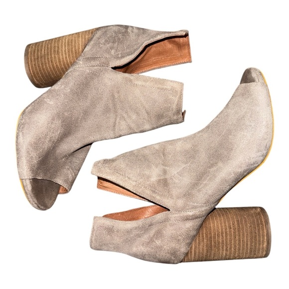 Jeffrey Campbell Tan Ankle Booties with Peep-Toe and Chunky Heel - Picture 1 of 5